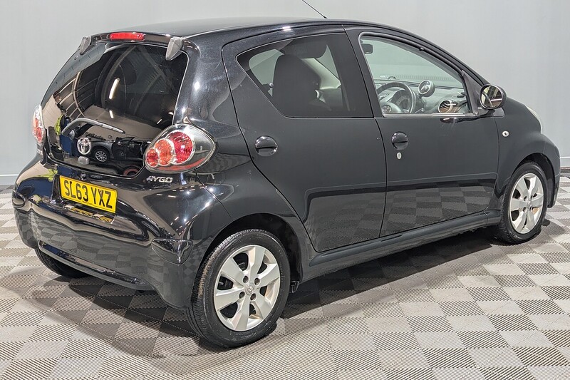 Toyota AYGO 1.0 VVT-i Move with Style Hatchback 5dr Petrol Manual Euro 5 (68 ps) - U196