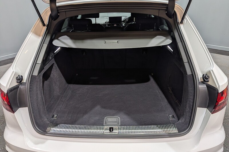 Audi A4 Avant 2.0 TFSI 40 Black Edition Estate 5dr Petrol S Tronic Euro 6 (s/s) (204 ps) - U202