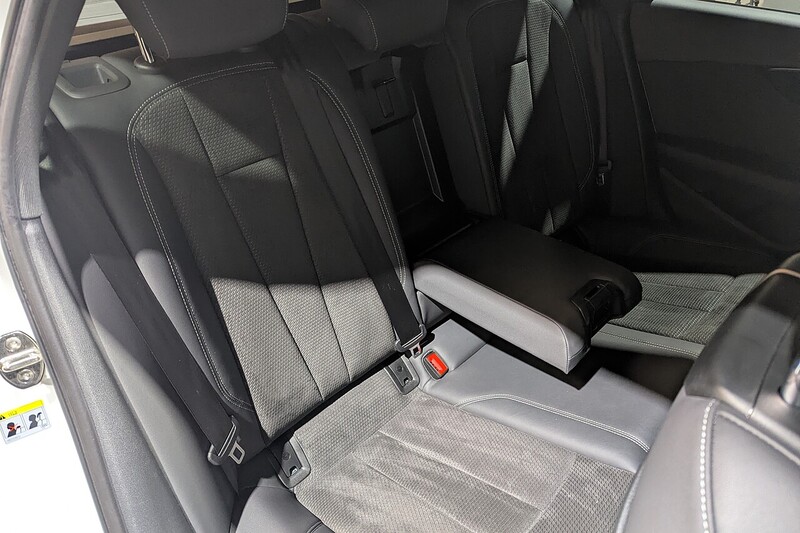 Audi A4 Avant 2.0 TFSI 40 Black Edition Estate 5dr Petrol S Tronic Euro 6 (s/s) (204 ps) - U202