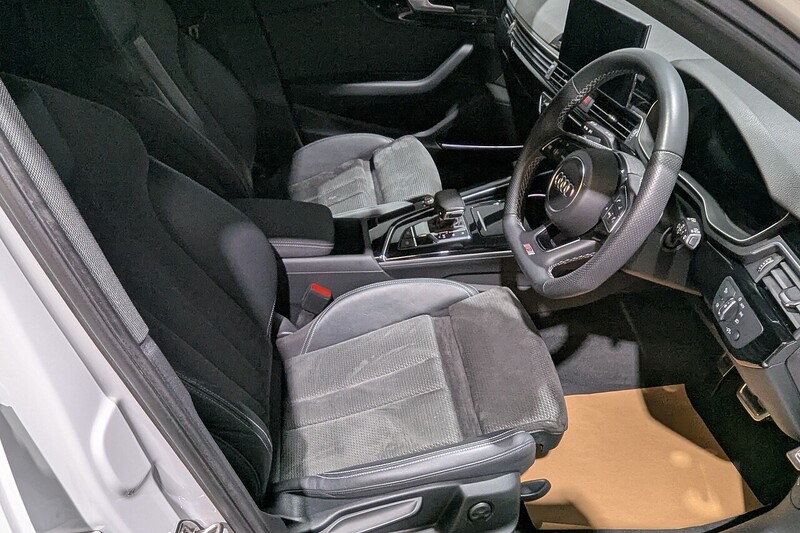 Audi A4 Avant 2.0 TFSI 40 Black Edition Estate 5dr Petrol S Tronic Euro 6 (s/s) (204 ps) - U202