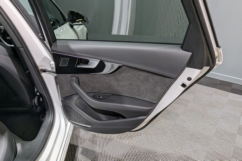 Audi A4 Avant 2.0 TFSI 40 Black Edition Estate 5dr Petrol S Tronic Euro 6 (s/s) (204 ps) - U202