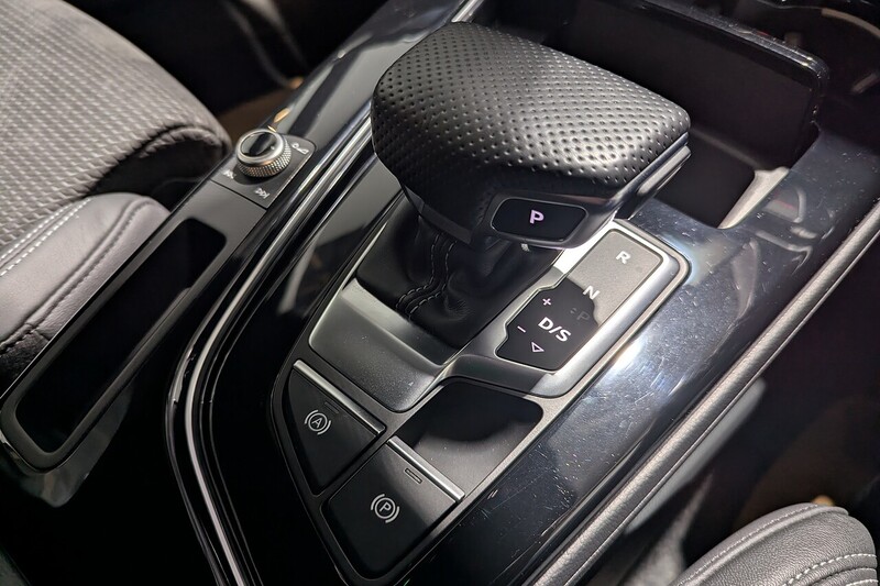 Audi A4 Avant 2.0 TFSI 40 Black Edition Estate 5dr Petrol S Tronic Euro 6 (s/s) (204 ps) - U202