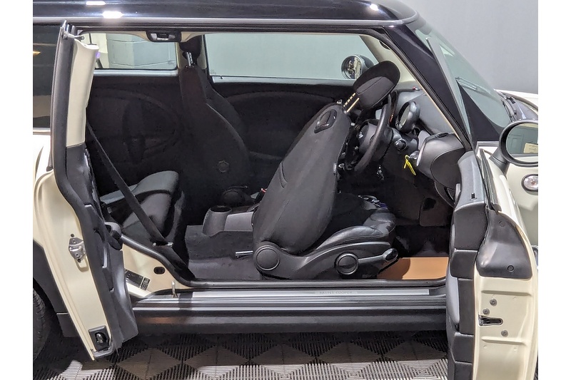 MINI Clubman 1.6 Cooper Estate 5dr Petrol Manual Euro 6 (s/s) (122 ps) - U205