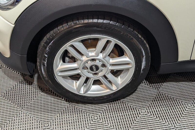 MINI Clubman 1.6 Cooper Estate 5dr Petrol Manual Euro 6 (s/s) (122 ps) - U205