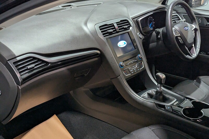 Ford Mondeo 2.0 TDCi ST-Line Hatchback 5dr Diesel Manual Euro 6 (s/s) (150 ps) - U211