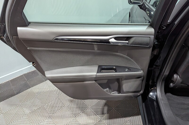 Ford Mondeo 2.0 TDCi ST-Line Hatchback 5dr Diesel Manual Euro 6 (s/s) (150 ps) - U211