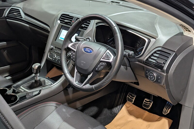 Ford Mondeo 2.0 TDCi ST-Line Hatchback 5dr Diesel Manual Euro 6 (s/s) (150 ps) - U211