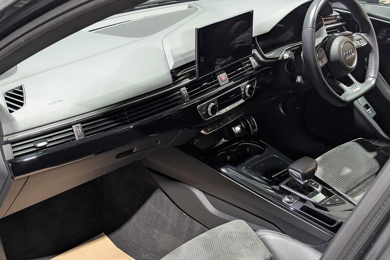 Audi A4 Avant 2.0 TDI 35 Black Edition Estate 5dr Diesel S Tronic Euro 6 (s/s) (163 ps) - U214