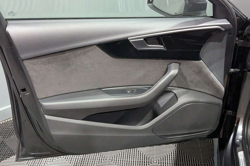 Audi A4 Avant 2.0 TDI 35 Black Edition Estate 5dr Diesel S Tronic Euro 6 (s/s) (163 ps) - U214