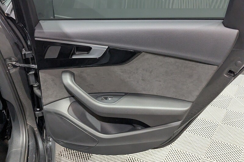 Audi A4 Avant 2.0 TDI 35 Black Edition Estate 5dr Diesel S Tronic Euro 6 (s/s) (163 ps) - U214