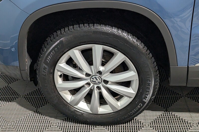 Volkswagen Tiguan 2.0 TDI BlueMotion Tech Match SUV 5dr Diesel Manual 4WD Euro 5 (s/s) (140 ps) - U222