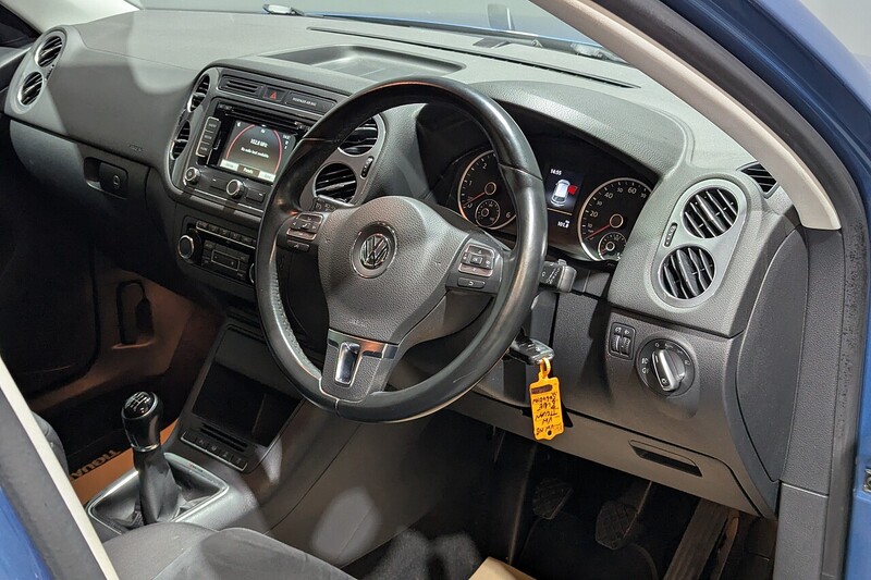 Volkswagen Tiguan 2.0 TDI BlueMotion Tech Match SUV 5dr Diesel Manual 4WD Euro 5 (s/s) (140 ps) - U222