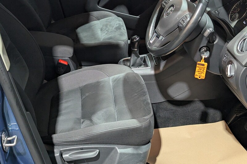 Volkswagen Tiguan 2.0 TDI BlueMotion Tech Match SUV 5dr Diesel Manual 4WD Euro 5 (s/s) (140 ps) - U222