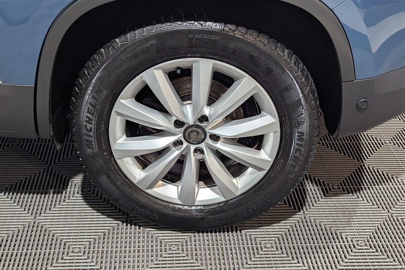 Volkswagen Tiguan 2.0 TDI BlueMotion Tech Match SUV 5dr Diesel Manual 4WD Euro 5 (s/s) (140 ps) - U222