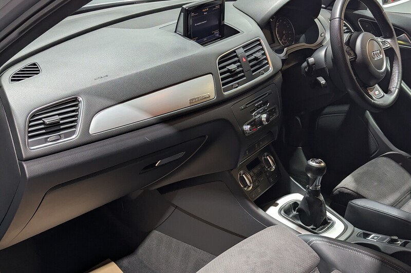 Audi Q3 2.0 TDI S line Plus SUV 5dr Diesel Manual quattro Euro 5 (s/s) (140 ps) - U242