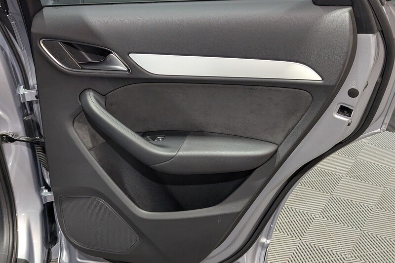 Audi Q3 2.0 TDI S line Plus SUV 5dr Diesel Manual quattro Euro 5 (s/s) (140 ps) - U242