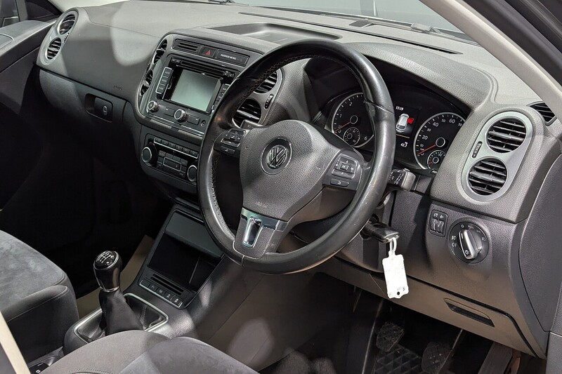 Volkswagen Tiguan 2.0 TDI BlueMotion Tech Match SUV 5dr Diesel Manual 2WD Euro 5 (s/s) (140 ps) - U269