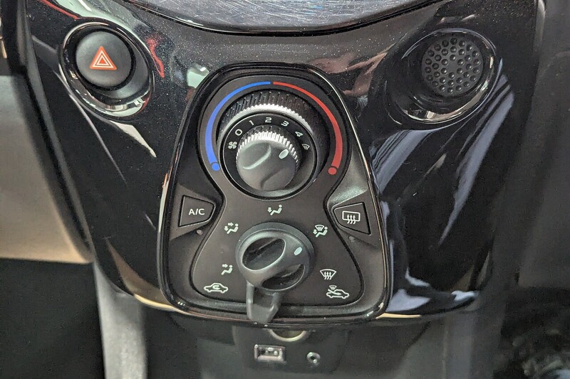 Toyota AYGO 1.0 VVT-i x-cite Hatchback 5dr Petrol Manual Euro 5 Euro 5 (68 ps) - U306
