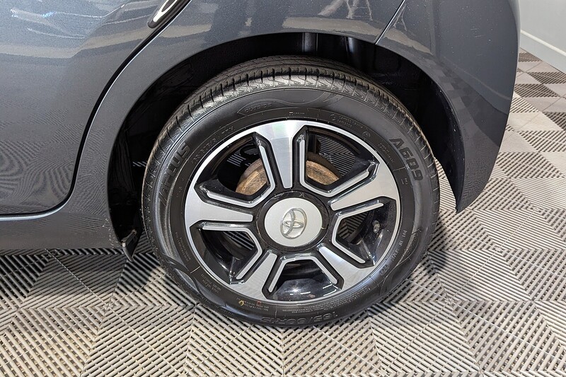 Toyota AYGO 1.0 VVT-i x-clusiv 2 x-wave 5dr Petrol Manual Euro 6 (68 ps) - U317