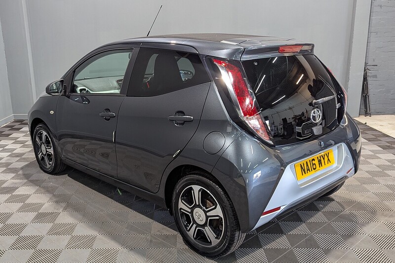 Toyota AYGO 1.0 VVT-i x-clusiv 2 x-wave 5dr Petrol Manual Euro 6 (68 ps) - U317