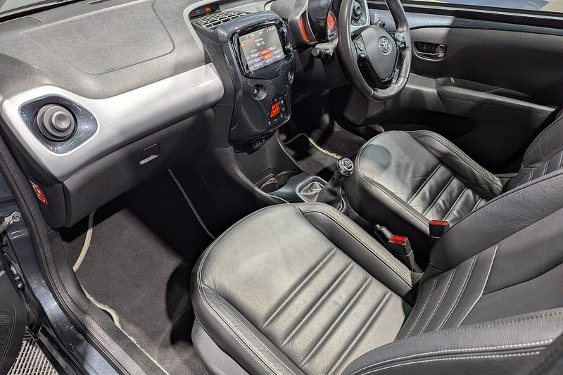 Toyota AYGO 1.0 VVT-i x-clusiv 2 x-wave 5dr Petrol Manual Euro 6 (68 ps) - U317