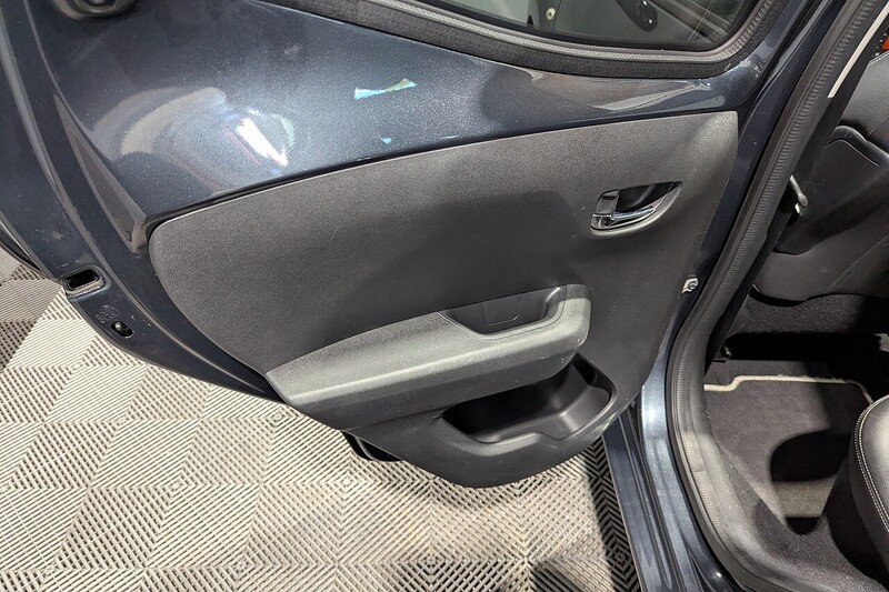 Toyota AYGO 1.0 VVT-i x-clusiv 2 x-wave 5dr Petrol Manual Euro 6 (68 ps) - U317