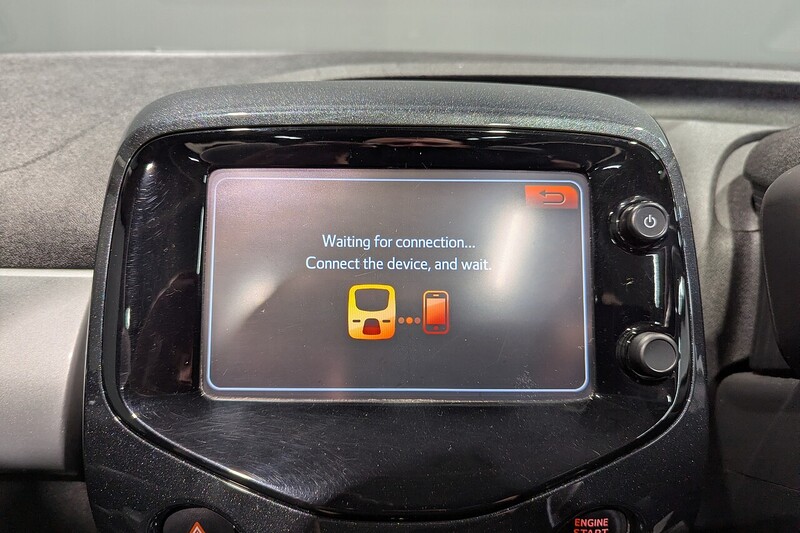 Toyota AYGO 1.0 VVT-i x-clusiv 2 x-wave 5dr Petrol Manual Euro 6 (68 ps) - U317