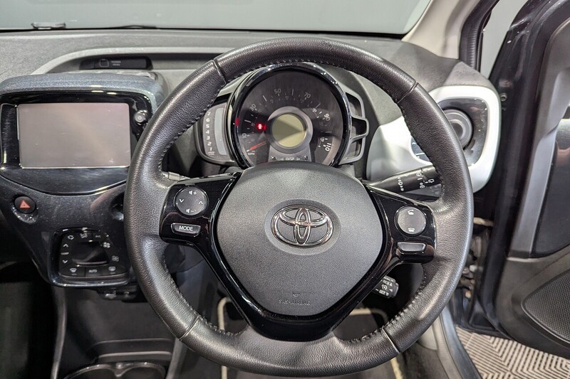 Toyota AYGO 1.0 VVT-i x-clusiv 2 x-wave 5dr Petrol Manual Euro 6 (68 ps) - U317