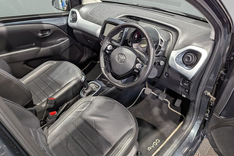 Toyota AYGO 1.0 VVT-i x-clusiv 2 x-wave 5dr Petrol Manual Euro 6 (68 ps) - U317