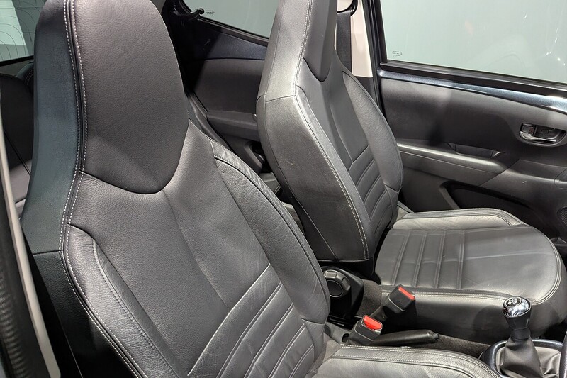Toyota AYGO 1.0 VVT-i x-clusiv 2 x-wave 5dr Petrol Manual Euro 6 (68 ps) - U317