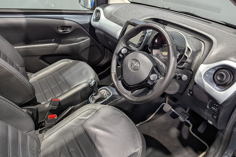 Toyota AYGO 1.0 VVT-i x-clusiv 2 x-wave 5dr Petrol Manual Euro 6 (68 ps) - U317