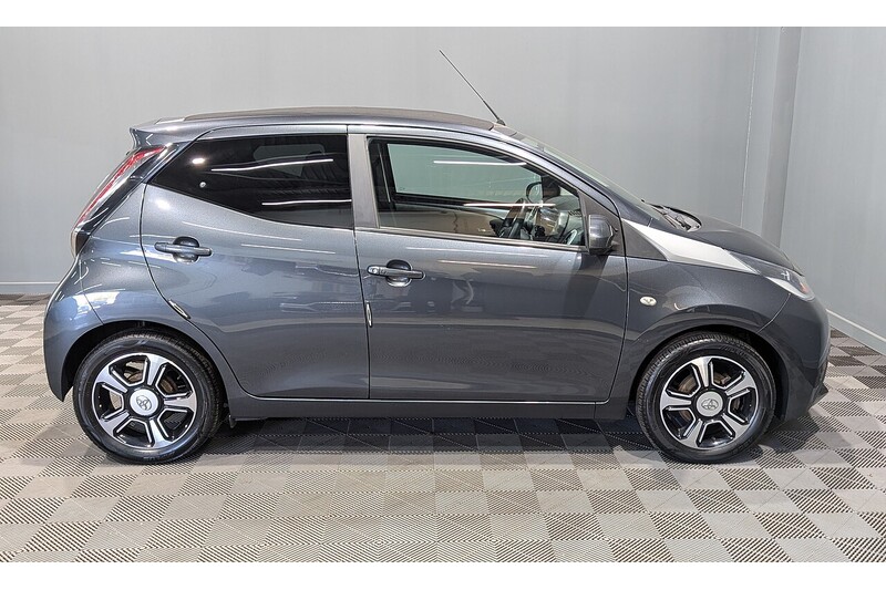 Toyota AYGO 1.0 VVT-i x-clusiv 2 x-wave 5dr Petrol Manual Euro 6 (68 ps) - U317