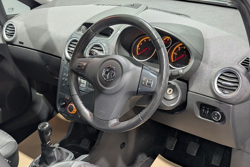 Vauxhall Corsa 1.4 16V SE Hatchback 5dr Petrol Manual Wide Ratio Euro 5 (100 ps) - U318