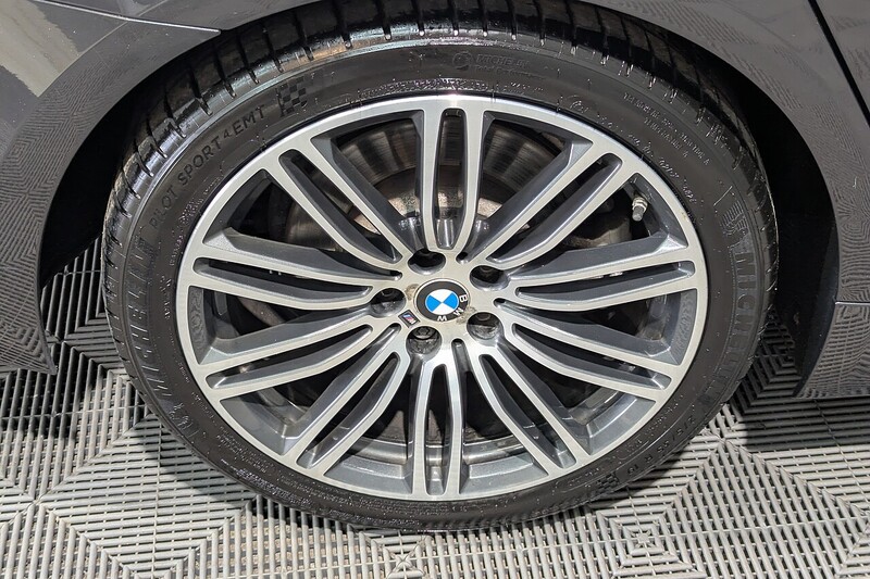BMW 5 Series 2.0 520d M Sport Saloon 4dr Diesel Auto xDrive Euro 6 (s/s) (190 ps) - U319