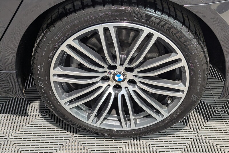 BMW 5 Series 2.0 520d M Sport Saloon 4dr Diesel Auto xDrive Euro 6 (s/s) (190 ps) - U319