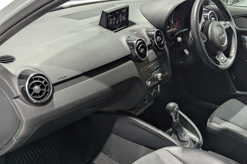 Audi A1 1.4 TFSI S line Sportback 5dr Petrol S Tronic Euro 6 (s/s) (Nav) (125 ps) - U323