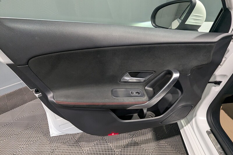 Mercedes-Benz A Class 1.5 A180d AMG Line Hatchback 5dr Diesel 7G-DCT Euro 6 (s/s) (116 ps) - U346