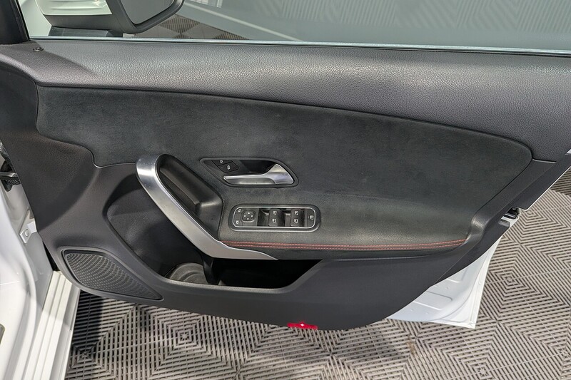 Mercedes-Benz A Class 1.5 A180d AMG Line Hatchback 5dr Diesel 7G-DCT Euro 6 (s/s) (116 ps) - U346