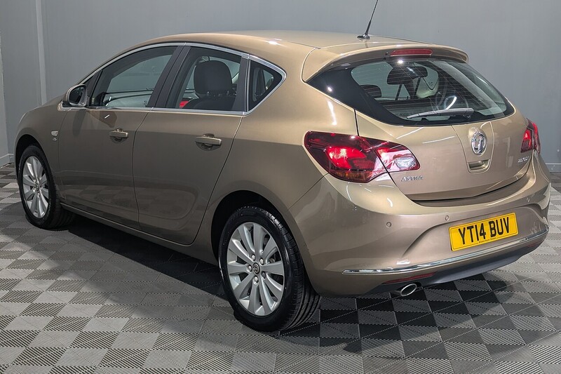 Vauxhall Astra 2.0 CDTi Elite Hatchback 5dr Diesel Auto Euro 5 (165 ps) - U367