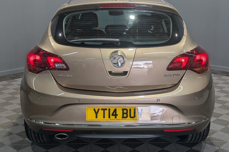 Vauxhall Astra 2.0 CDTi Elite Hatchback 5dr Diesel Auto Euro 5 (165 ps) - U367