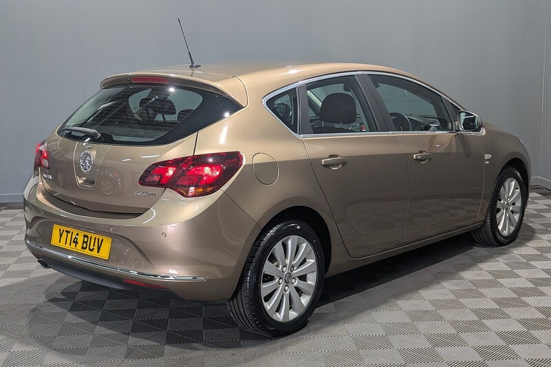 Vauxhall Astra 2.0 CDTi Elite Hatchback 5dr Diesel Auto Euro 5 (165 ps) - U367