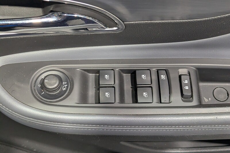 Vauxhall Mokka 1.7 CDTi SE SUV 5dr Diesel Manual 2WD Euro 5 (s/s) (130 ps) - U375