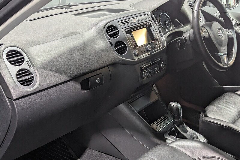 Volkswagen Tiguan 2.0 TDI BlueMotion Tech Match SUV 5dr Diesel DSG 4WD Euro 5 (s/s) (140 ps) - U376