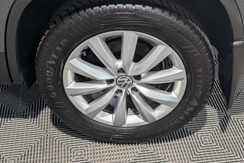 Volkswagen Tiguan 2.0 TDI BlueMotion Tech Match SUV 5dr Diesel DSG 4WD Euro 5 (s/s) (140 ps) - U376