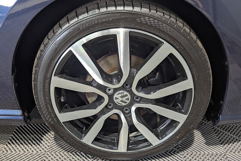 Volkswagen Golf 2.0 TDI BlueMotion Tech R-Line Edition Hatchback 3dr Diesel Manual Euro 6 (s/s) (150 ps) - U378