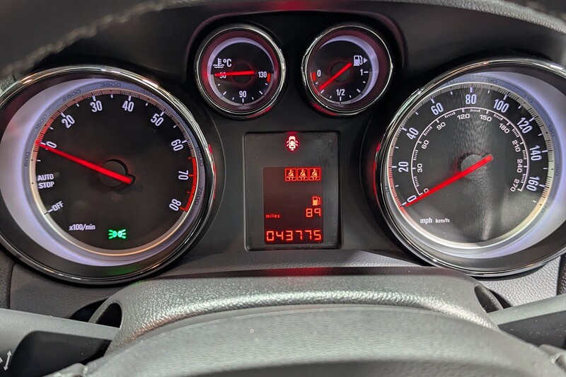 Vauxhall Mokka 1.6i SE SUV 5dr Petrol Manual 2WD Euro 6 (s/s) (115 ps) - U382