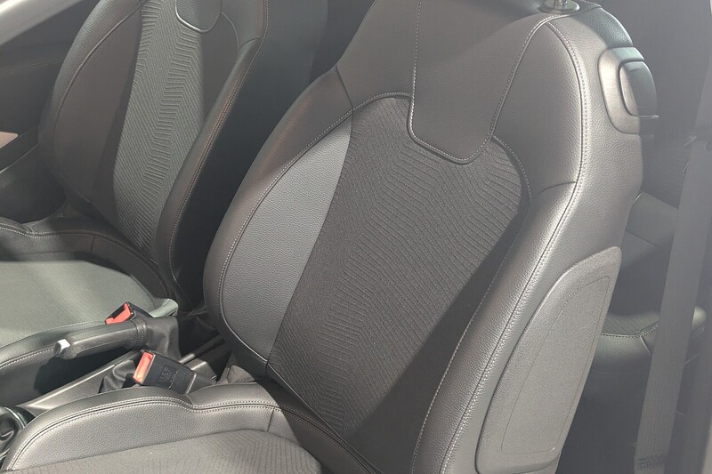 Vauxhall ADAM 1.2 16v ROCKS AIR Hatchback 3dr Petrol Manual Euro 5 (70 ps) - U401