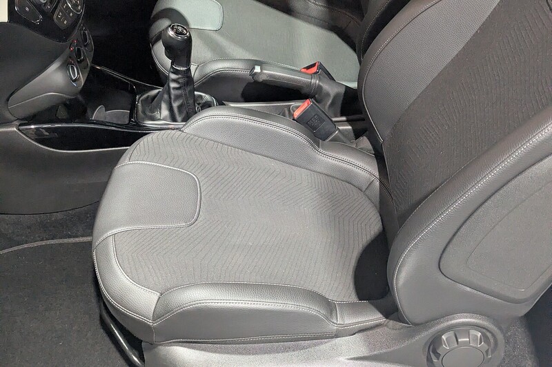 Vauxhall ADAM 1.2 16v ROCKS AIR Hatchback 3dr Petrol Manual Euro 5 (70 ps) - U401