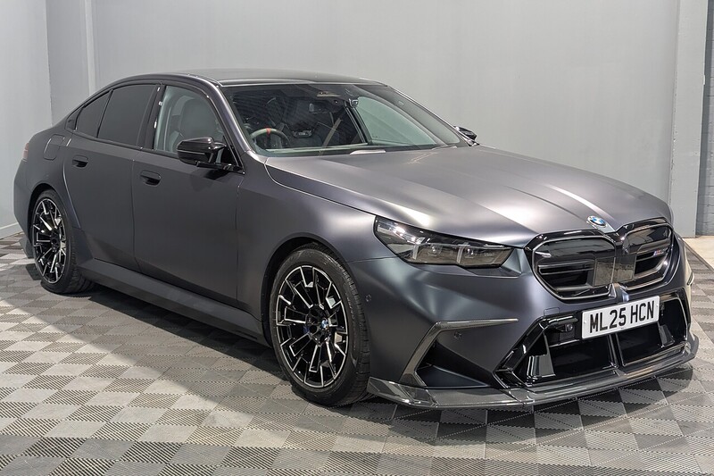 BMW M5 4.4 22.1kWh Saloon 4dr Petrol Plug-in Hybrid Steptronic xDrive Euro 6 (s/s) (727 ps) - U406