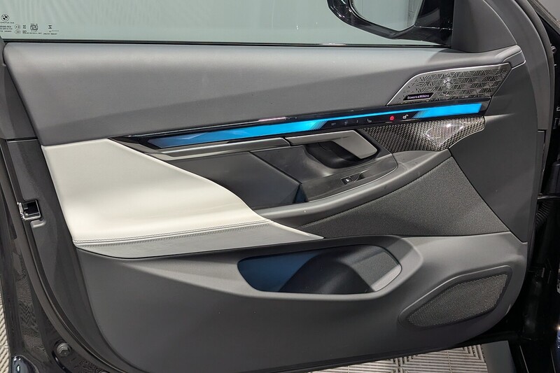 BMW M5 4.4 22.1kWh Saloon 4dr Petrol Plug-in Hybrid Steptronic xDrive Euro 6 (s/s) (727 ps) - U406
